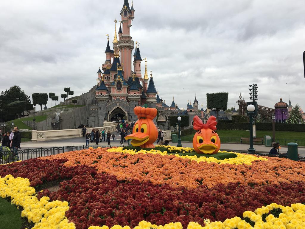 סאריס F&B'S Home Disneyland Paris מראה חיצוני תמונה