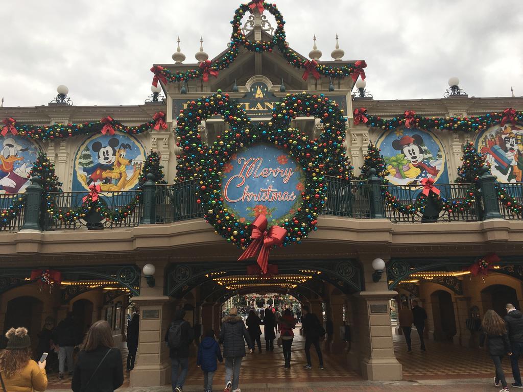 סאריס F&B'S Home Disneyland Paris מראה חיצוני תמונה